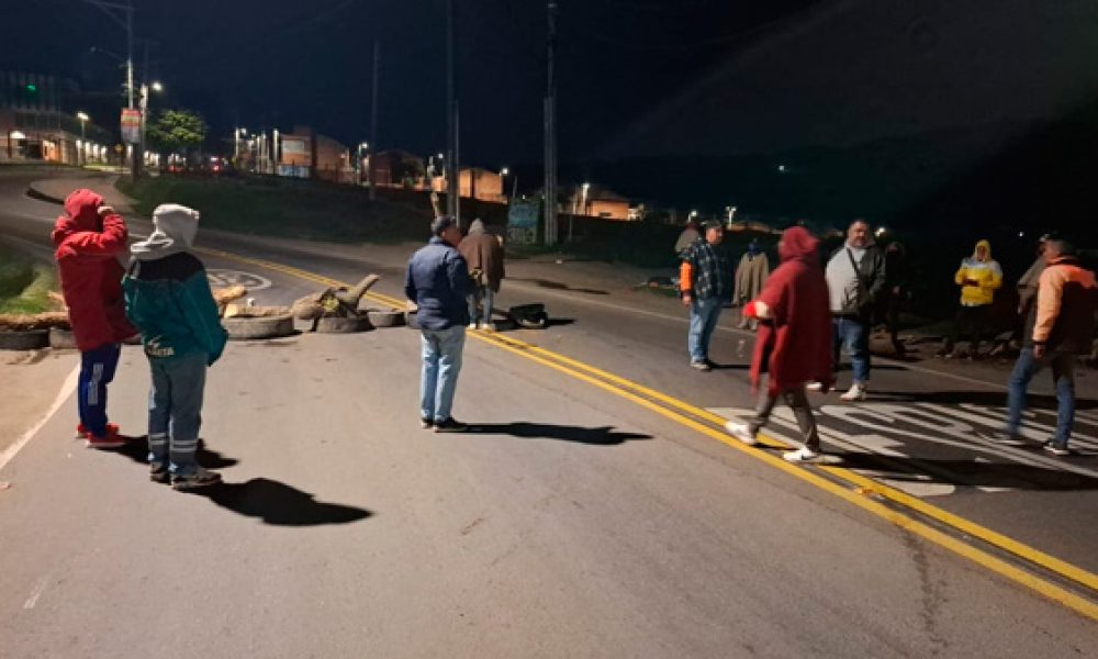 Usme amanece bloqueada por manifestantes que reclaman más seguridad y mejores vías