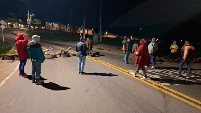 Usme amanece bloqueada por manifestantes que reclaman más seguridad y mejores vías