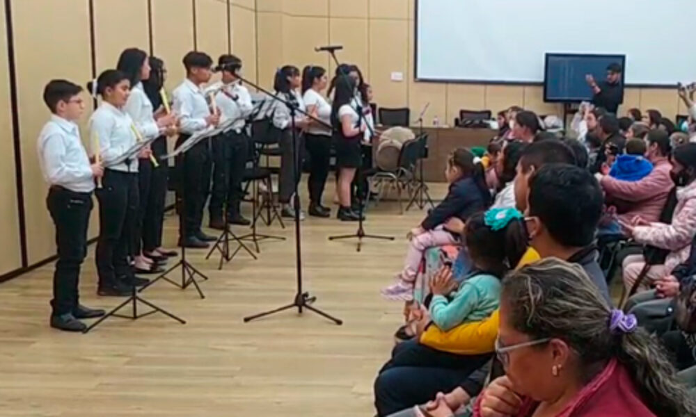 Niños y Niñas en la muestra del Centro Filarmónico de Usme