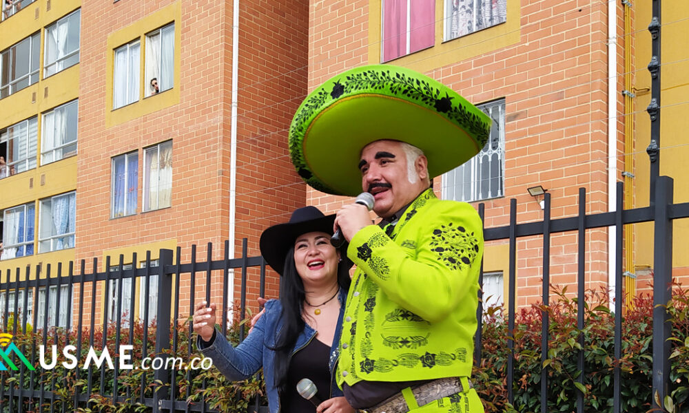 Vicente Fernández y Ana Gabriel de Yo Me Llamo en tarima móvil en Usme. Serenata del Día del Padre🎊🎉