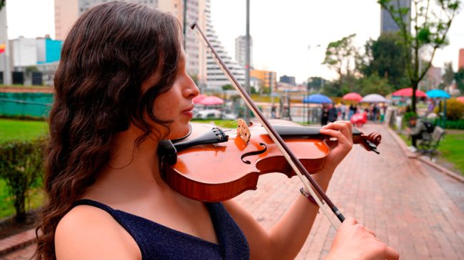 Un espacio para la sinfonía: una serie fotográfica dedicada a artistas sinfónicos urbanos