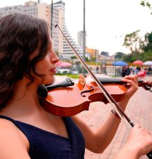 Un espacio para la sinfonía: una serie fotográfica dedicada a artistas sinfónicos urbanos