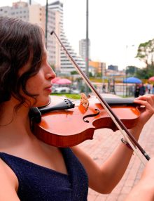 Un espacio para la sinfonía: una serie fotográfica dedicada a artistas sinfónicos urbanos