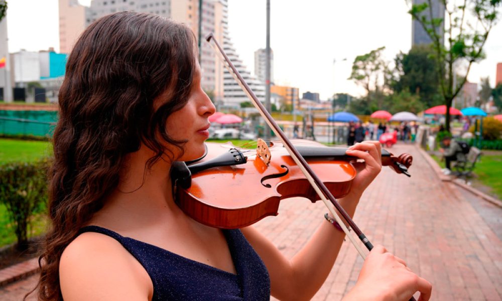 Un espacio para la sinfonía: una serie fotográfica dedicada a artistas sinfónicos urbanos